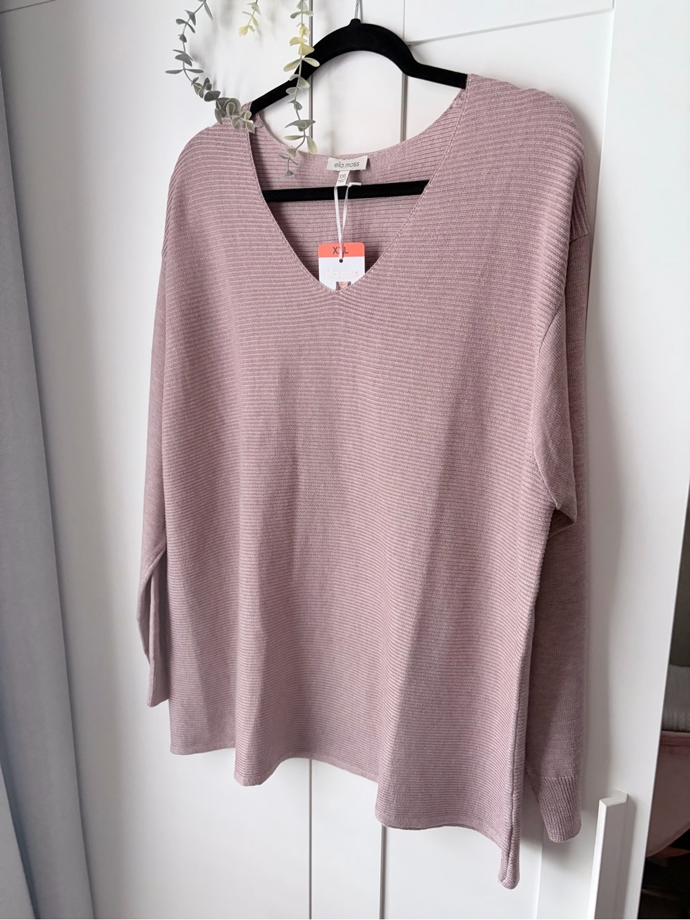 Ella Moss Ribbed V-Neck Sweater in Dusty Rose